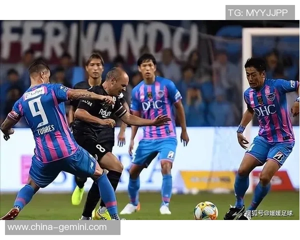 横冰水手与长崎航海的激烈对决揭示了足球战术与团队精神的完美结合